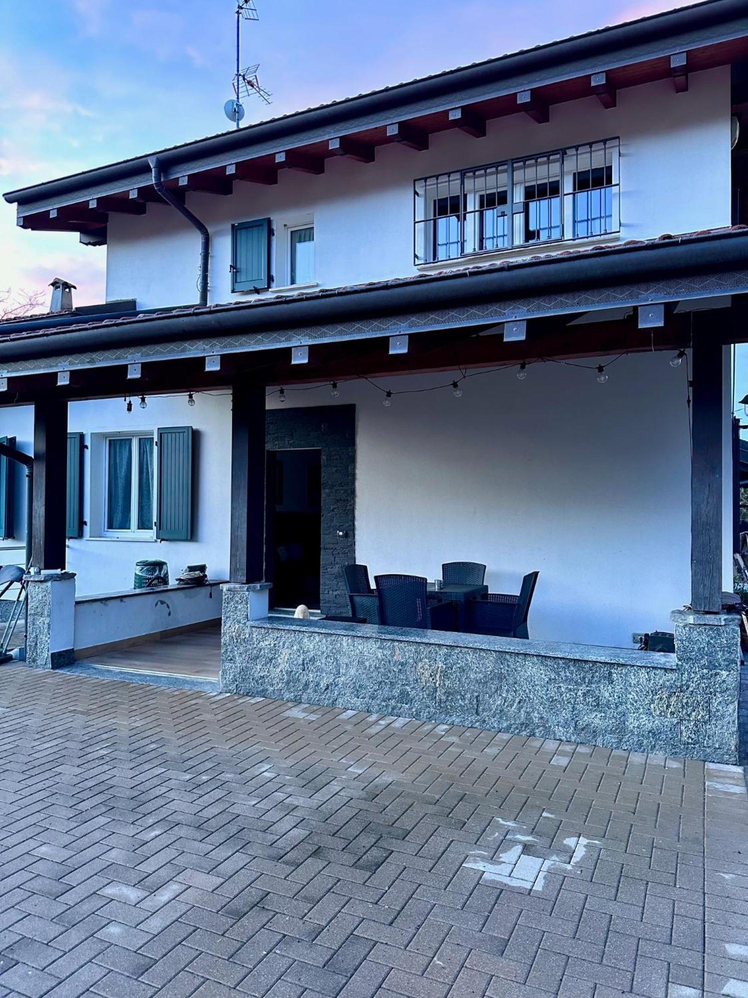 Zoe Apartment Besano Buitenkant foto